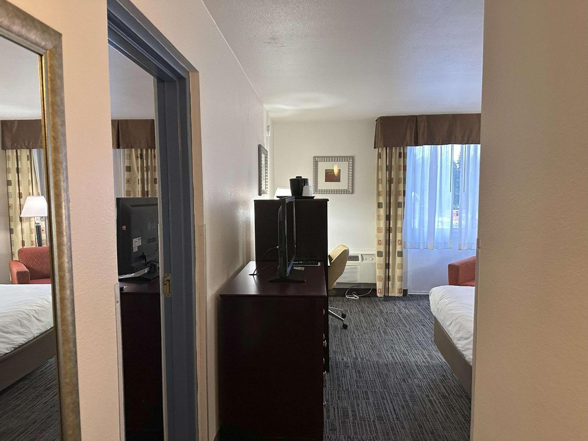 Quality Inn & Suites エバレット エクステリア 写真